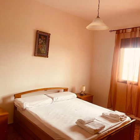 Comfort Guest Rooms Vila Hm Sarandë Exteriör bild