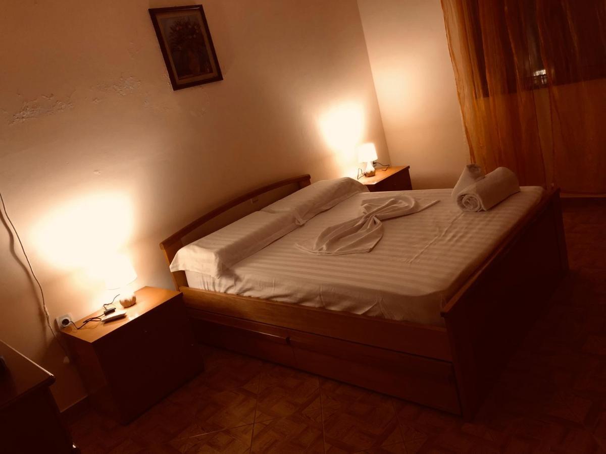 Comfort Guest Rooms Vila Hm Sarandë Exteriör bild