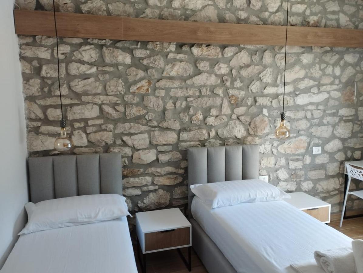 Comfort Guest Rooms Vila Hm Sarandë Exteriör bild
