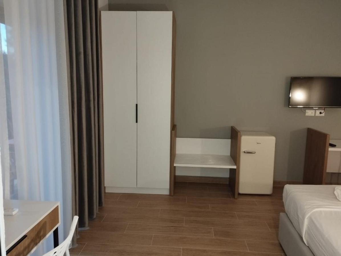 Comfort Guest Rooms Vila Hm Sarandë Exteriör bild