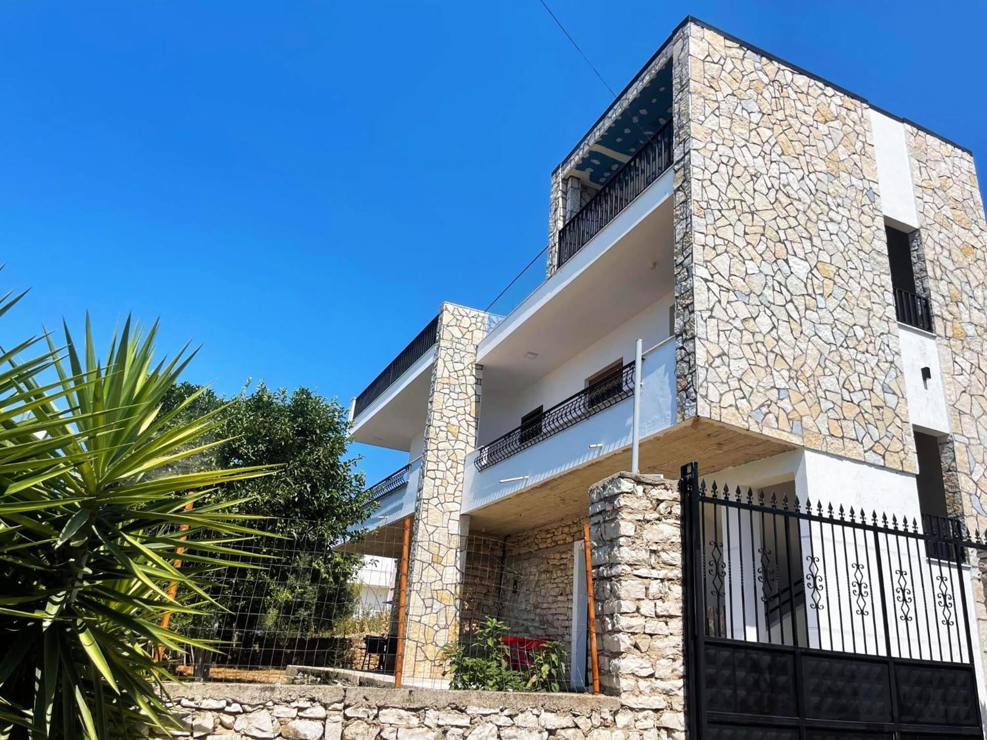 Comfort Guest Rooms Vila Hm Sarandë Exteriör bild