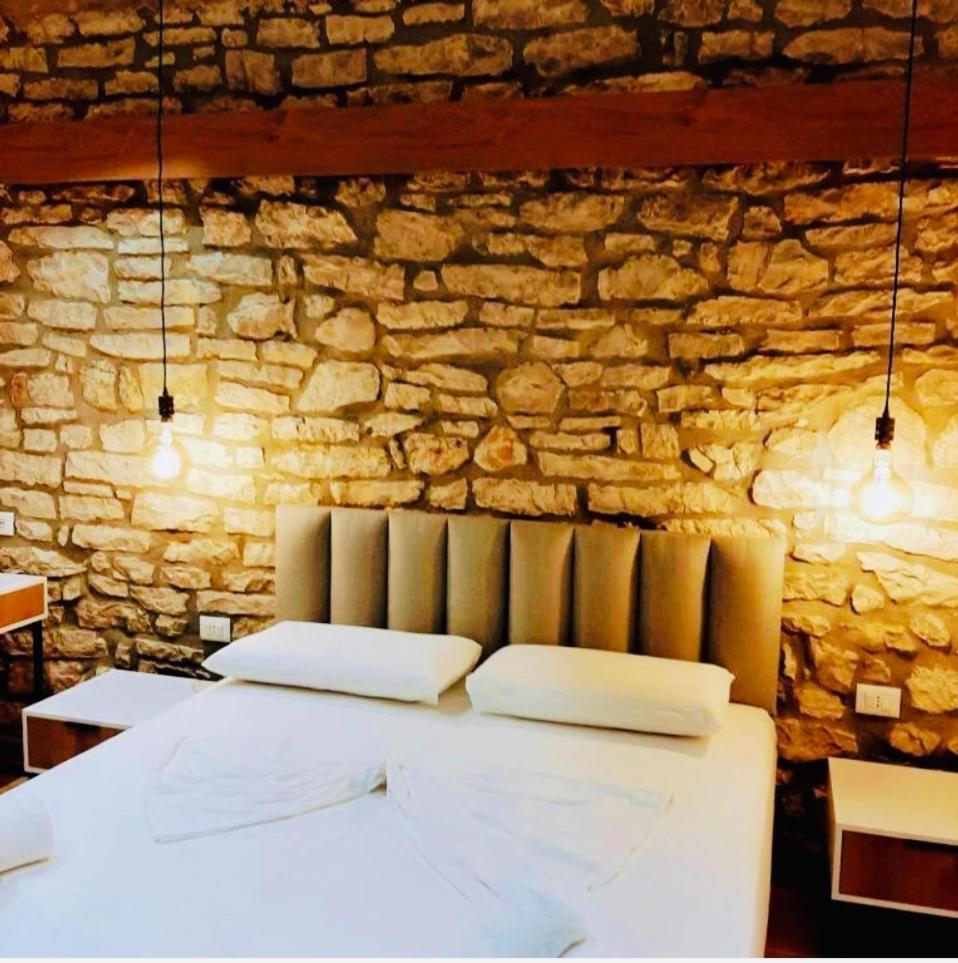 Comfort Guest Rooms Vila Hm Sarandë Exteriör bild