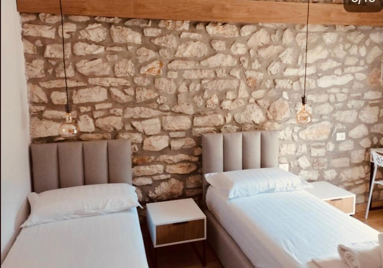 Comfort Guest Rooms Vila Hm Sarandë Exteriör bild