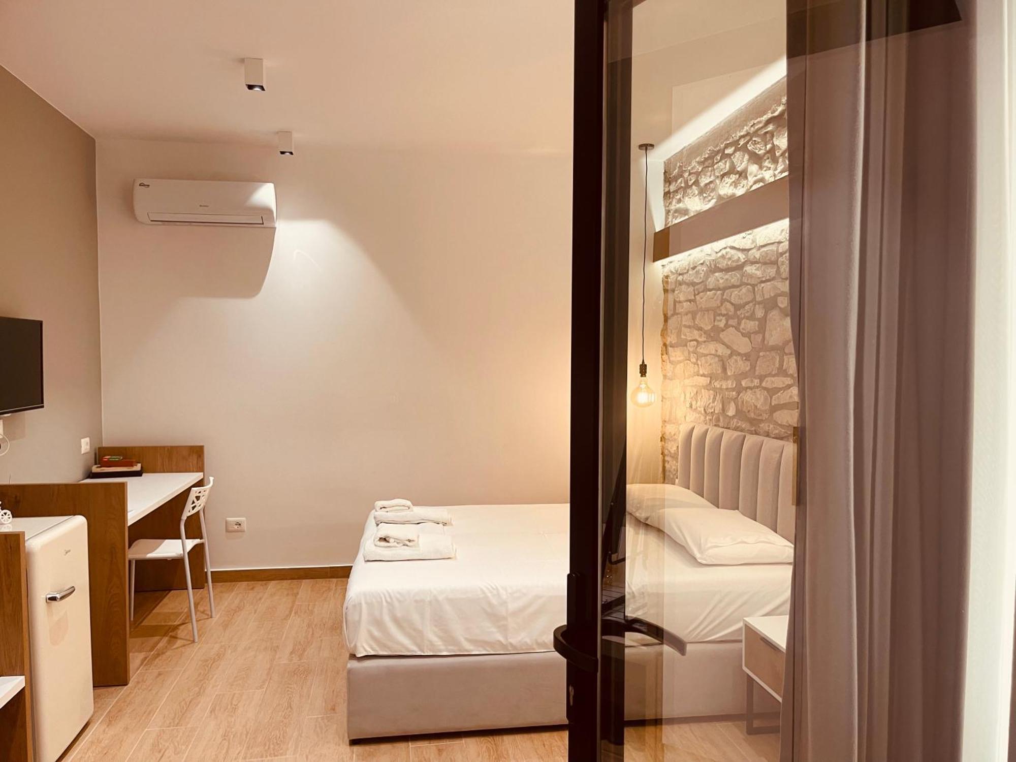 Comfort Guest Rooms Vila Hm Sarandë Exteriör bild