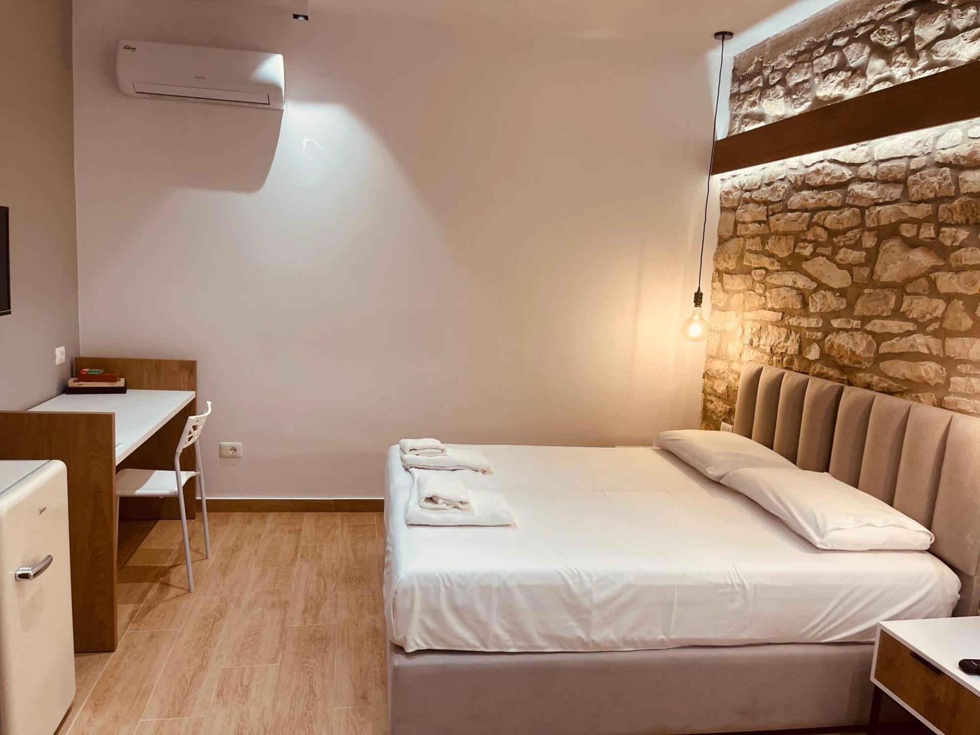 Comfort Guest Rooms Vila Hm Sarandë Exteriör bild
