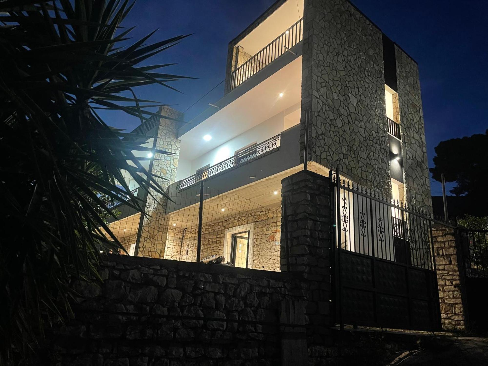 Comfort Guest Rooms Vila Hm Sarandë Exteriör bild