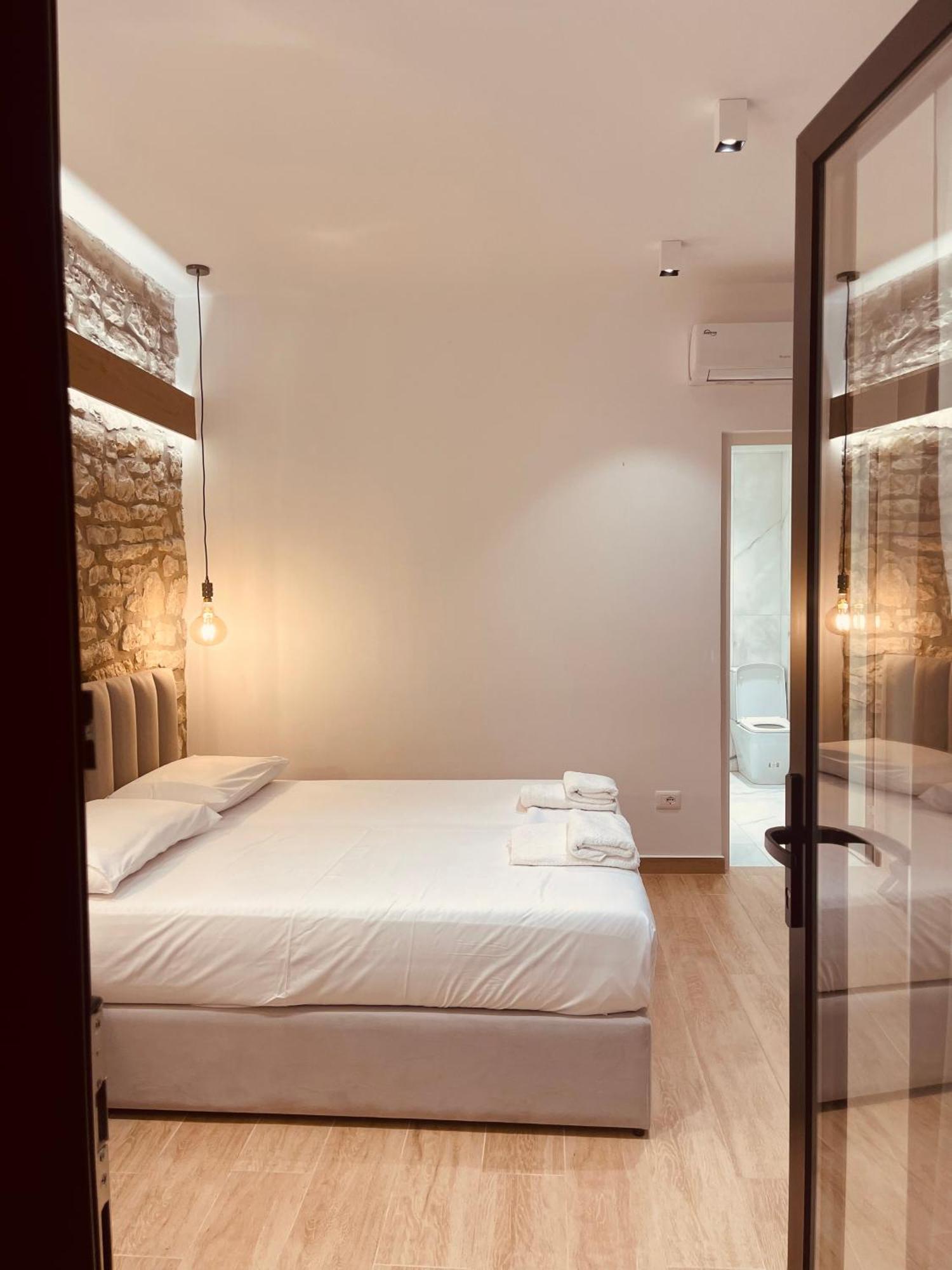 Comfort Guest Rooms Vila Hm Sarandë Exteriör bild