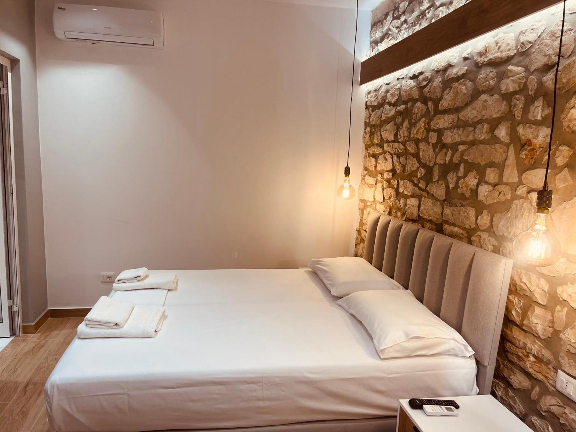 Comfort Guest Rooms Vila Hm Sarandë Exteriör bild